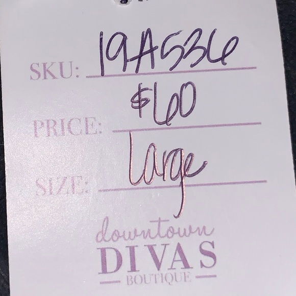 Two piece outfit perfect for summer striped white,blue and black size large - Picture 4 of 8